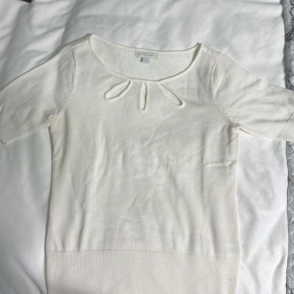 New York & Company White Knit‎ Top Cutout Neckline Short Sleeve S